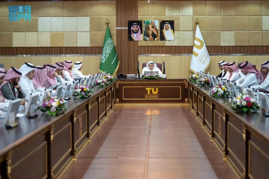 جامعات مجلس التعاون الخليجي تستعرض أهم التجارب التقنية في التعليم الإلكتروني بجامعة الطائف جامعات مجلس التعاون الخليجي تستعرض أهم التجارب التقنية في التعليم الإلكتروني بجامعة الطائف